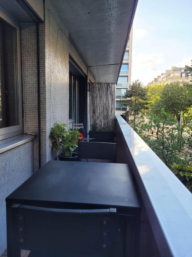 Apartment Eiffel Tower - Front Row Balcony View Paris